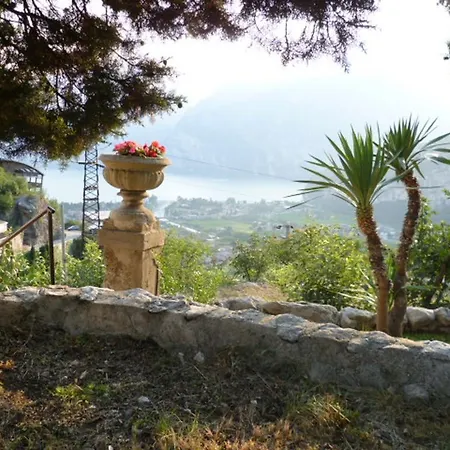 Garden Belvedere Bed & Breakfast *